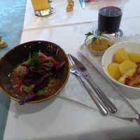 Zucchini Bratlinge, Balsamico-Zwiebel, Hummus und Kartoffeln at Restaurant Rössle in Calw