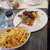 Dönerteller mit Grillgemüse und Pommes at Restaurant Rössle in Calw