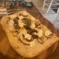 Mushroom & 4 cheese pizza  at Raparossa  in Pezze Di Greco