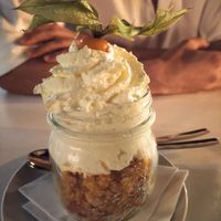 Karottenkuchen im Glas mit fruchtiger Zitronen note at Bellaverde in Mallorca