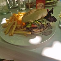 Awesome burger with aubergine and tomato at Bellaverde in Mallorca