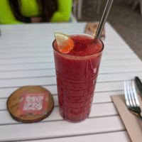 Zumo del día, fresa y naranja at Bellaverde in Mallorca