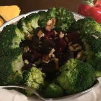 Brokolli, rote Beete mit Nüssen und Olivenöl  at Lucciola Organic Bistro in Corfu