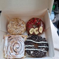 Busy Bee, Milk Chocolate, Zebra and Cinnamon Roll at Jones Donuts in Stuttgart