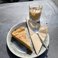 Cheesecake - the best I've ever had😄& Iced Latte (pea)  at geen in Hamburg