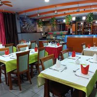 Need and clean space  at Taj Mahal  in Leiria