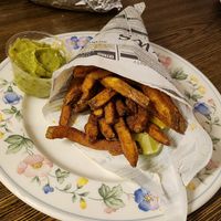 Tijuana Fries mit extra Guacamole at Atacolypse in Leipzig