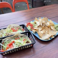 Tacos mit Soja und Bohnen und überbackene Nachos (kleine Portion)   at Atacolypse in Leipzig
