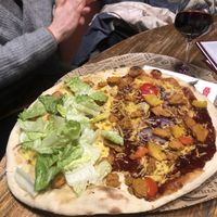 1/2 Caesar - 1/2 Bbq pizza  #Veganuary at L'Osteria - Stuttgart Mailänder Platz in Stuttgart