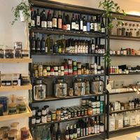 Vinos, aceites, detergentes, champús sólidos, ...  at Nu Market & Coffee in Mallorca