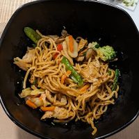 Yakisoba con verduras y carne vegetal #Veganuary at Sushimore in Caceres
