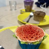 Cupcake, Bananen Muffin und Ube Latte   at Koun Coffee in Vienna