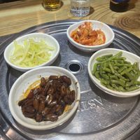 Garnishes  at Hwarang Restaurant Coreen in Paris