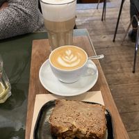 Latte with oat milk, cappuccino with oat milk & apple cake   at BELGA & CO in Brussels