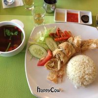 nice vegan set: soup, rice, vegchicken, fresh vegs, spicy sweet sour vegs fried at Honzen Cafe in Central Singapore