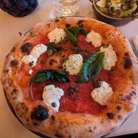 Vegan pizza at Ave Mario in London