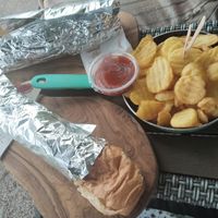 Veganer und Veggie Hotdog mit Pommes at Ofenfrisch - Food Stall in Bad Ischl