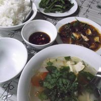 Rice, French beans, soup and mushrooms in sauce at Bo De Quan - Ho Tung Mau in Vinh