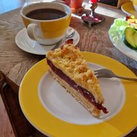 Vegan cherry crumble cake at Jasmino in Berlin