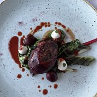 Barbabietola con ciliegie, mousse (strepitosa) e erbe di campo  at Polisena L'Altro Agriturismo in Pontida