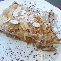 Caramel cake at Ohlala in Berlin