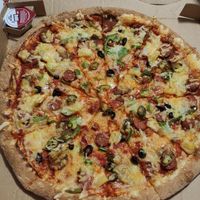 Vegan Works pizza ,😋 modified with jello pinos and pineapple. #Veganuary at Papa John's in Harrow