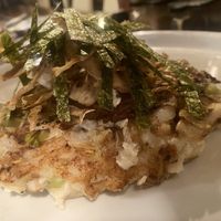 本来は鰹節を上に乗せる代わりに長芋の皮を鐡板でじっくり焼き上げ、カリッとした風味のある味わいを楽しめます♫海苔は直前にハ at TEPPANYAKI RAI in Ninohe