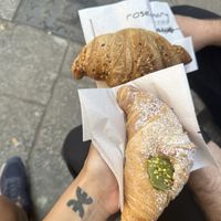 Croissants pistache et graines   at Rosebymary in Milan