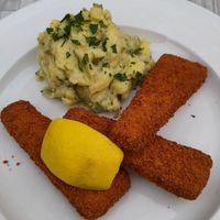 Vegan Plaice and potatoe salad at Gasthaus Die Laus in Bayreuth