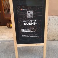 Sign at the door at Unsushi in Valencia