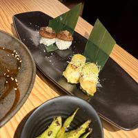 Nigiri shiitake tartuffada + Nigiri zucchini at Unsushi in Valencia