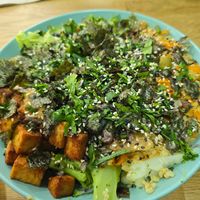 Nori tempeh bowl at Paladares Vegan in Braga