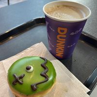 Zombie 3,70€, Toffee Nut Soy Latte medium 5,40€  at Dunkin’ in Linz
