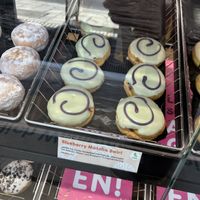 Blueberry Matcha Swirl 3,70€  at Dunkin’ in Linz