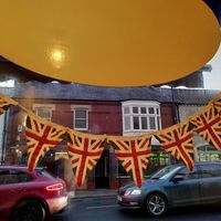 Bunting in the window 🇬🇧 (Jan 2022) at Leoni in Malton