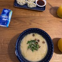 Saisonale spargelsuppe und Teigtaschen   at Shin Taiwanese Eatery in Vienna