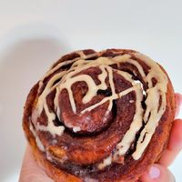 Cinnamon roll at Oupsi  in Lyon