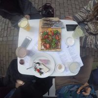 Pizza + cakes at eten vol leven in Antwerpen