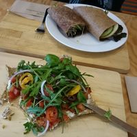 Raw wraps & pizza at eten vol leven in Antwerpen