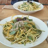 Zucchini spaghetti at eten vol leven in Antwerpen