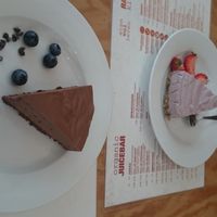 Raw cheese cakes at eten vol leven in Antwerpen