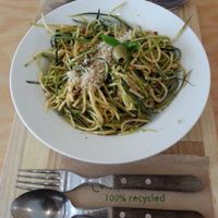 raw pasta at eten vol leven in Antwerpen