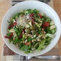 Salad at eten vol leven in Antwerpen