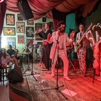 A live show on the stage, they were fun at Arci Shake Club in La Spezia