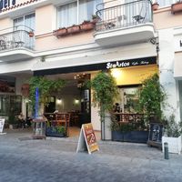 The outside at StoArtos Coffee Bakery in Larnaca