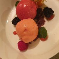 strawbeery and raspberry ice cream at Lackner Stubn in Lagundo