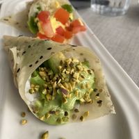 Temaki con riso, insalata, avocado, salsa alla rucola e granella di pistacchio  at Yang Asian in Bagnolo Mella