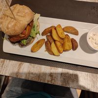 Hamburguesa estilo pollo vegano at La Iguana  in Lloret De Mar