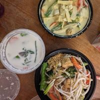 Tom Khan veggie, green curry tofu, pad Thai ( no egg) at Siam House in Washington