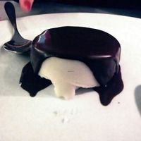 Vegan almond dessert at 5 e Cinque in Florence